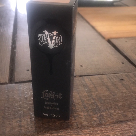 Foundation, full coverage! - Picture 2 of 4